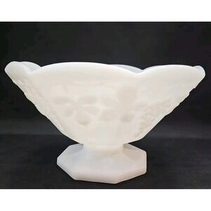 🤍Vintage 9" White Milk Glass Fruit Bowl Centerpiece Pedestal Grape Designs